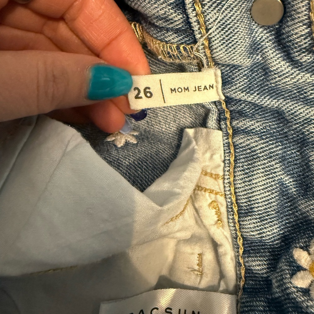 PacSun Blue Mom Jeans with White Daisy Embroidery - Picture 4 of 4